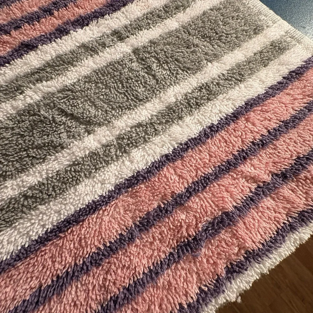 Dundee Vintage Large Bath Towel Pink Purple Gray Stripe 100% Cotton USA 31x45